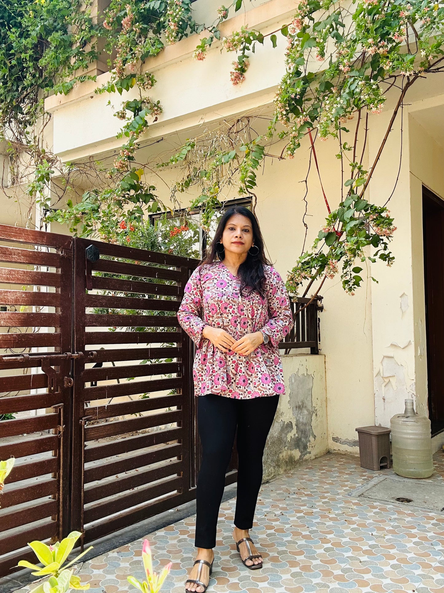 Pink & beige cotton printed short kurti
