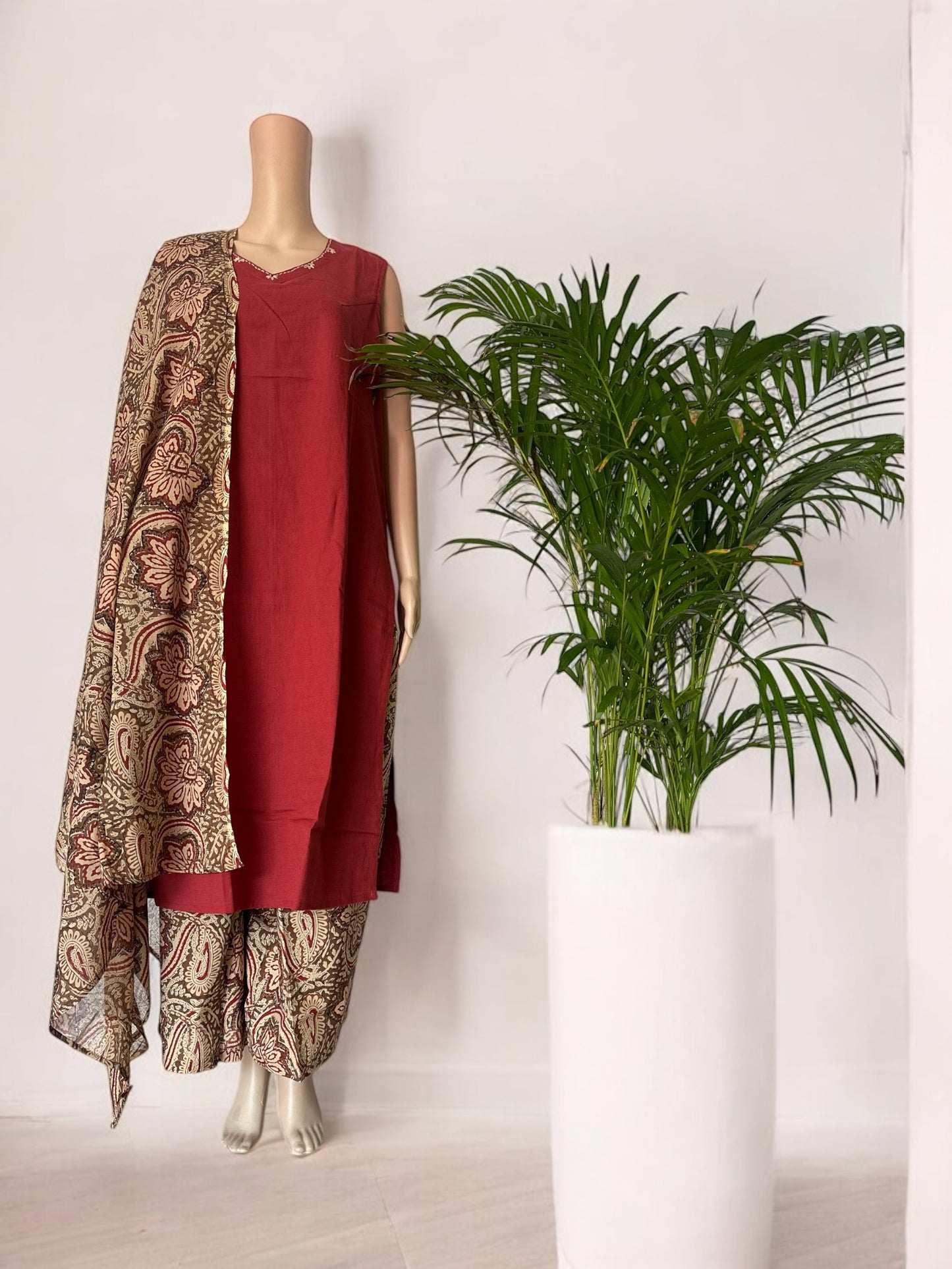 Kalamkaari print sleeveless straight Kurti set