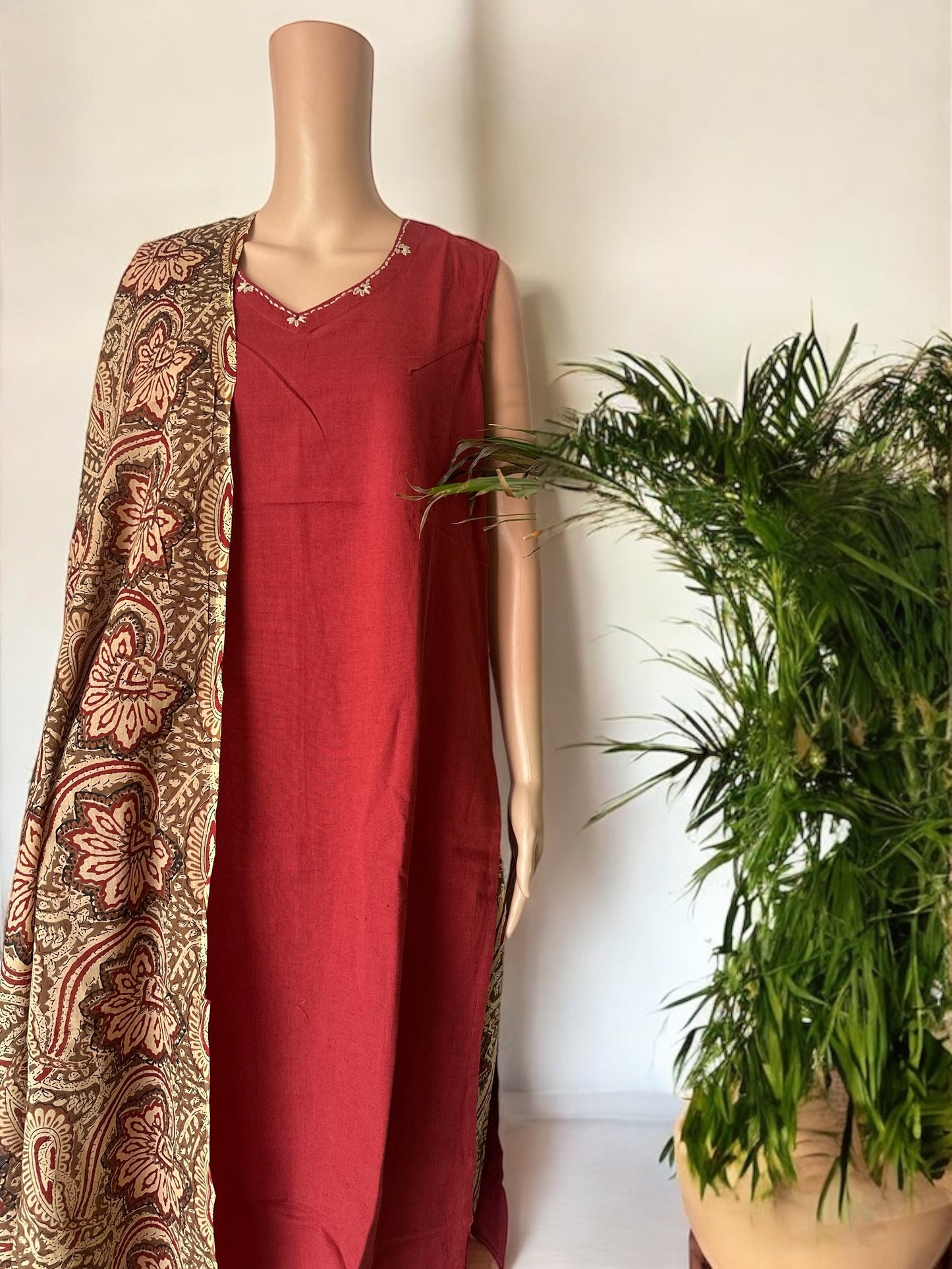Kalamkaari print sleeveless straight Kurti set